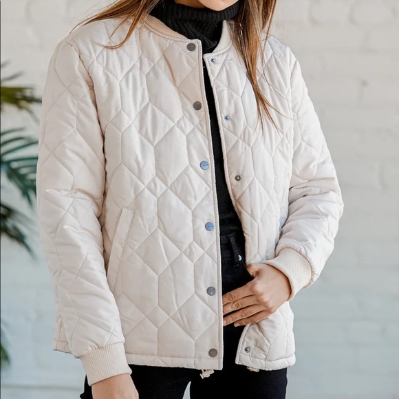 RVCA Jackets & Blazers - RVCA Downtown quilted bomber jacket